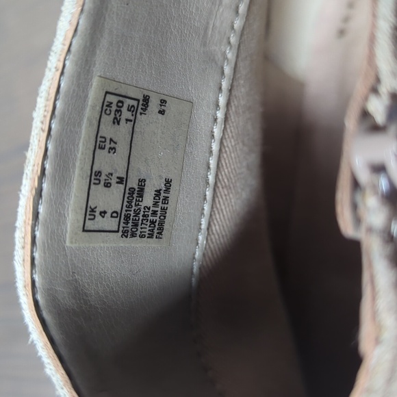 Clark's Women's Camzin Size 6.5 Ankle Boots - Picture 8 of 8